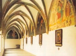 Klášter - křížová chodba