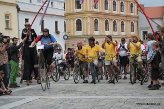Start cyklistického závodu Okolo Třeboně. Tato akce již neodlučitelně patří k festivalu Okolo Třeboně.