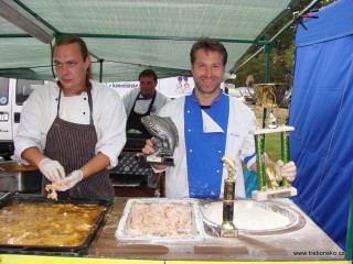 V gastronomickém sektoru výlovu jsme si mohli dát specialitu i od kuchaře Moravia Teamu, mistra Evropy v úpravě pokrmů z kapra.