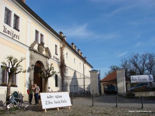 Vchod na výstavu animačních loutek v pivovaru Bohemia Regent