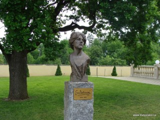 Pomník Emy Destinnové ve Stráži nad Nežárkou