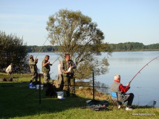 Rybáři na Opatovickém rybníku
