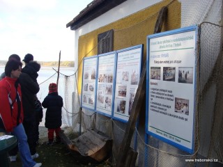 Přímo na hrázi Dvořiště bylo možné shlédnout prezentaci Střední školy rybářské a vodohospodářské v Třeboni.