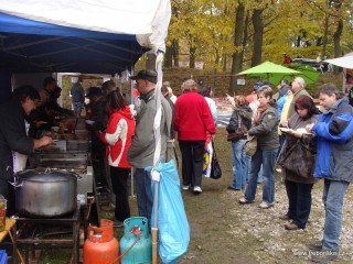 Výlov rybníka Dvořiště 2009: vstup do prostor s bohatou nabídkou kulinářských zážitků