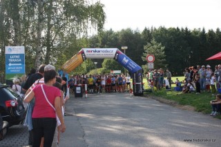 15:15: start běhu kolem Světa