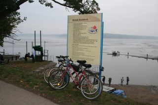 Na výlov tradičně přijíždí i hodně cyklistů. Mají jednodušší parkování.