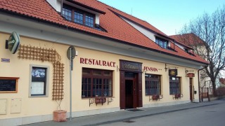 Restaurace U Slunce - hlavní vchod z ul Riegrova