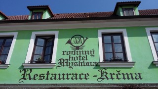 Rodinný hotel Myslivna - logo Myslivny