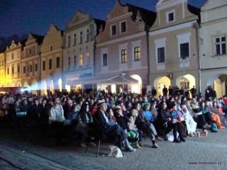 Masarykovo náměstí: večerní promítání aminotrháků