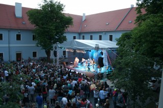 Koncert na nádvoří radnice