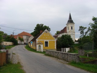 Pohled na kostel z bošileckého můstku