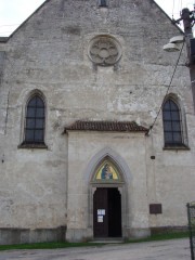 Vstupní portál do kostela sv. Petra a Pavla