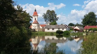 Slověnice přes zátoku rybníka Dvořiště