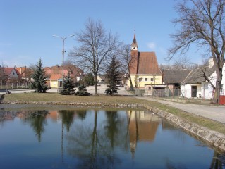 Kostel na návsi