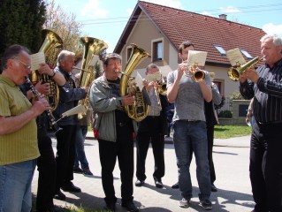 K pouti patří muzikanti