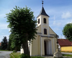 Kaple na návsi