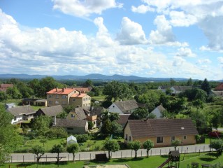 Výhled od školy na Novohradské hory