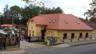 Pod Světem, Pěšárna - Restaurace a Vinárna