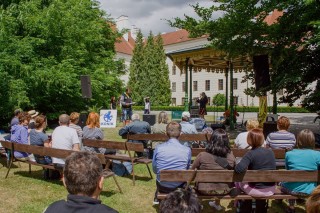 Zámek Třeboň park, Houpací kůň