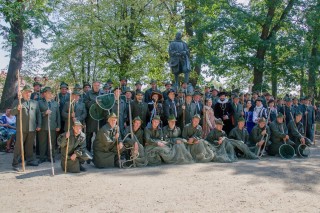 Společné foto u sochy Jakuba Krščína