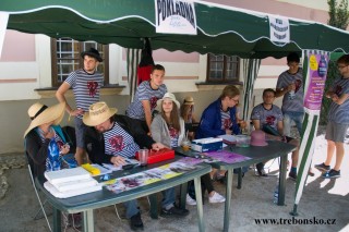 U vstupu na večerní program festivalu