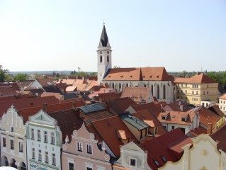 Výhled z věže na farní kostel