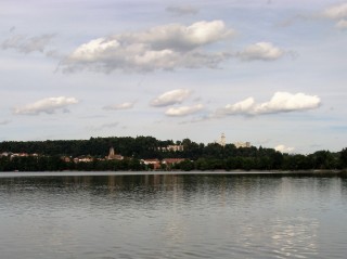 pohled od zoo na město