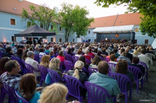 Sólisté moskevského divadla na nádvoří MÚ