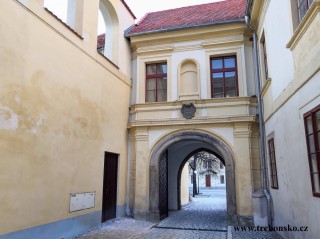 Brána na klášterní nádvoří
