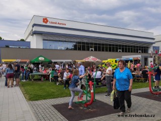 po celý den občerstvení všeho druhu