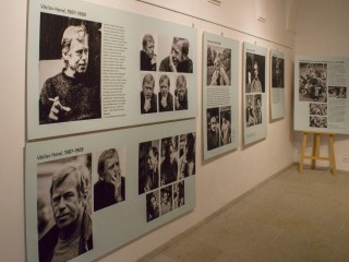 Záblesky svobody aneb Konec 80. let na fotografii - výstava M. Fikejze v Třeboni
