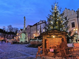 Dřevěný betlém a adventní stánky s občerstvením 2019 