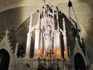 Oltář v kapli Schwarzenbergů