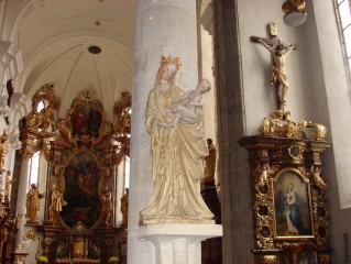 Třeboňská Madona - gotická opuková socha v třeboňském kostele