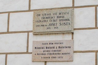 Pamětní deska v Třeboni