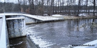 Rozvodí rozděluje Lužnici na Starou a Novou řeku