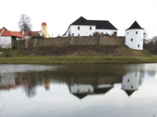 Tvrz Žumberk u Nových Hradů a expozice 