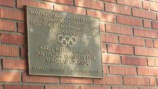 pamětní deska Olympijským vítězům 1952 - třeboňským veslařům