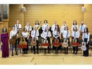Kytarový orchestr konzervatoře ČB - koncert v Auroře