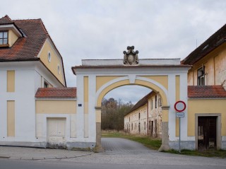 Brána do tzv. Nového dvora