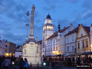 Jihočeskému městu Třeboni festival animovaných filmů zkrátka sluší; ve dne, v noci