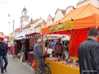 Tradiční sobotní trhy na Masarykově náměstí nechyběly ani v době festivalu
