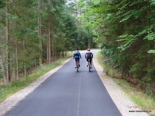 Nově upravená cyklostezka u Peršláku (Česko-rakouská příhraniční trasa Greenways)