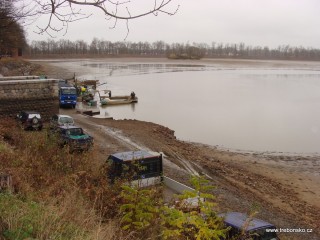 Pohled na rybník Svět  v době jeho výlovu (19. 11.)