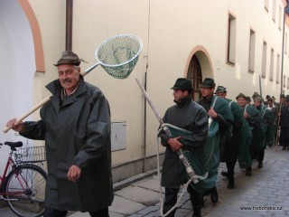 Tradiční Rybářské slavnosti v Třeboni začaly v sobotu 23. 8. 2014 ráno průvodem třeboňských rybářů historickým centrem města.