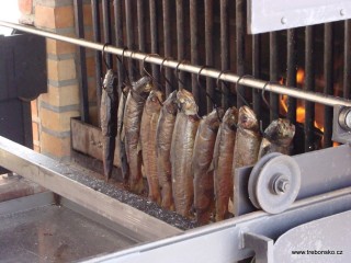 O rybářských slavnostech je velký zájem nejen o uzené ryby,