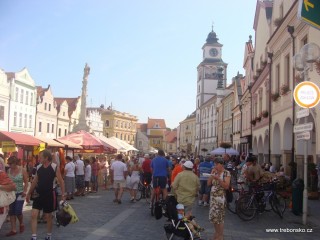 V sobotu 3. srpna 2013 jsme zváni na prezentaci třeboňských slatinných lázní – Lázeňskou Třeboň 2013. Kromě bohatého programu na náměstí probíhá i den otevřených dvěří Aurory a Bertiných lázní.