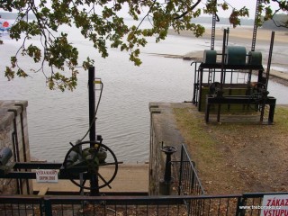 12. října 2012: rybník Rožmberk je připraven k výlovu.